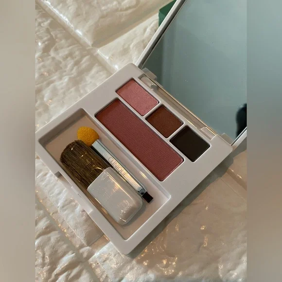 Clinique - Lot of Various Makeup Products - New - Picture 9 of 14